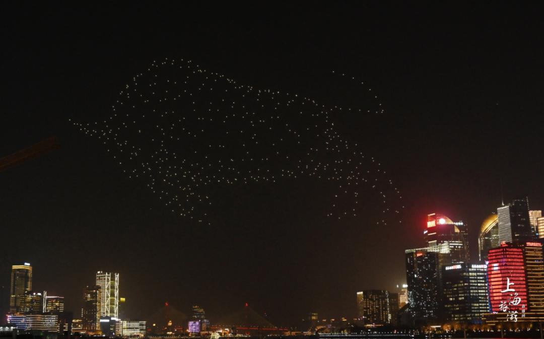 数百架光影无人机亮相黄浦江、苏州河交汇处(图6) 数百架光影无人机亮相黄浦江、苏州河交汇处(图6)